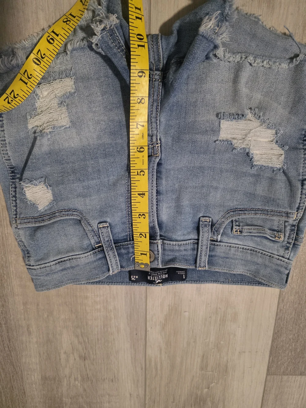 Hollister Distressed Denim Shorts Women’s W25 Mid-Rise Light Wash Frayed Hem Cas - Picture 9 of 11